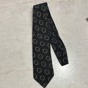 Giorgio Armani Elegant Black and Blue Patterned Tie